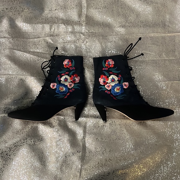 Tory Burch Cassidy Floral Embroidered Bootie 9 - Picture 5 of 11